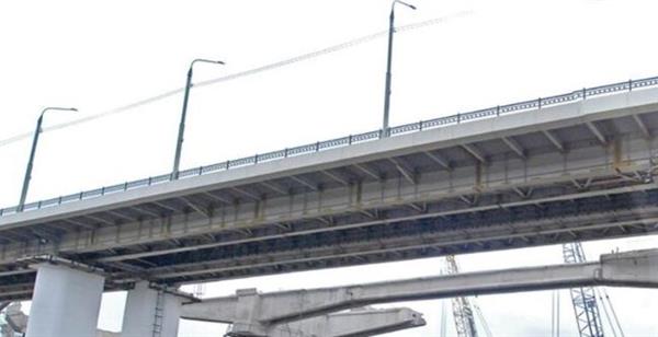 مصرع 45 شخصا جراء سقوط حافلة من أعلى جسر بجنوب أفريقيا