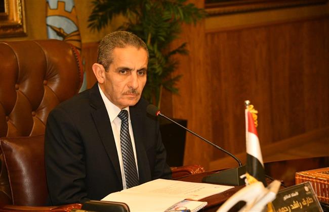 محافظ الغربية يتابع أعمال رصف وتطوير قرية كفر عصام بمركز طنطا