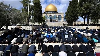   125 ألف فلسطيني يؤدون صلاة الجمعة الثالثة من رمضان في المسجد الأقصى