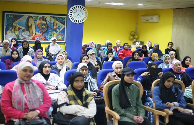 طلاب من أجل مصر تنظم ندوة بعنوان "الرعاية الذاتية" للفتاة بـ جنوب الوادي