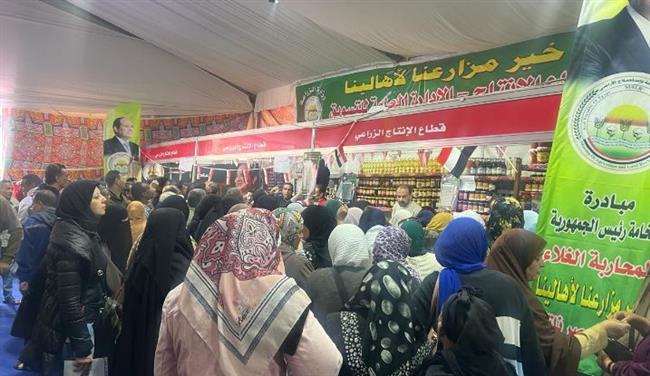 معرض خير مزارعنا لأهالينا بالدقي يشهد إقبالا كبيرا من المواطنين