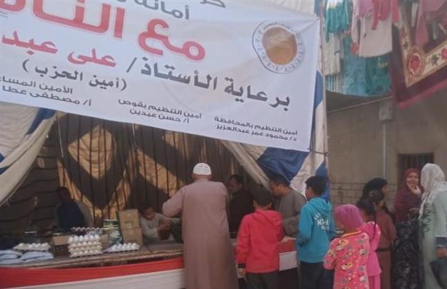 قنا .. حزب الشعب الجمهوري يفتتح شادر بيع السلع الاستهلاكية بقرية جراجوس