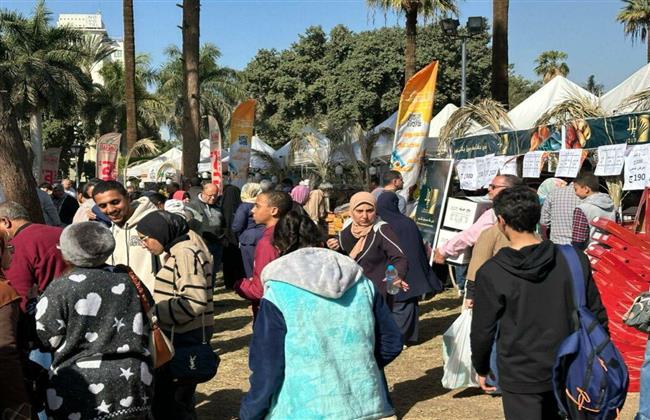 إقبال كبير من المواطنين على المهرجان الرابع للتمور لشراء احتياجات شهر رمضان
