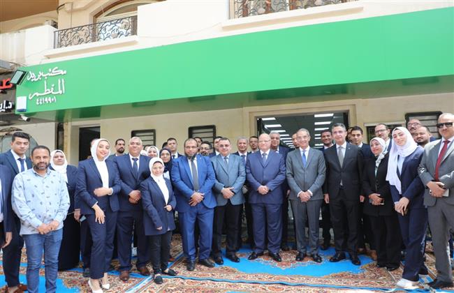 وزير الاتصالات ومحافظ القاهرة يفتتحان أعمال تطوير مكتبي بريد المقطم والأميرية