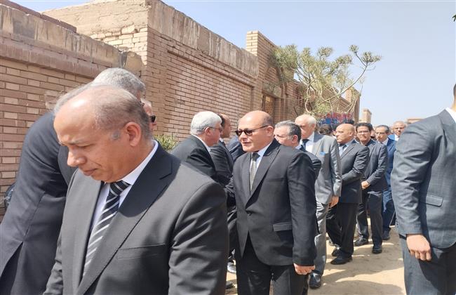 رئيس جامعة سوهاج ينعي شقيق وزير التعليم العالي ويقدم واجب العزاء