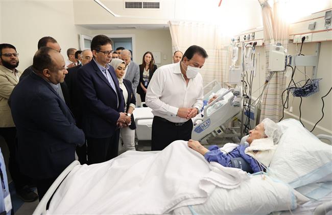 وزير الصحة يتفقد مشروع مجمع الرعايات المركزة في 3 مستشفيات