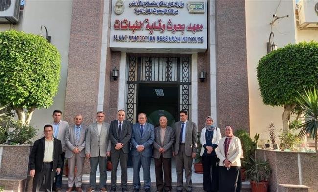 رئيس "البحوث الزراعية" يتفقد أعمال تطوير معامل وقاعات "وقاية النباتات"