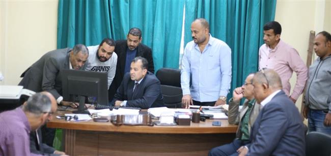 رئيس جامعة جنوب الوادي يتابع تنفيذ التطبيق الإلكتروني للمخازن