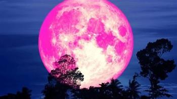   كسوف الشمس وظهور القمر الوردي وشهب القيثارة.. أهم الظواهر الفلكية في أبريل