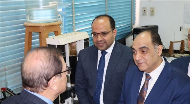 نائب رئيس جامعة الزقازيق يتفقد معامل ومراكز التميز البحثية بكلية التكنولوجيا و التنمية 