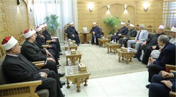   وزارة الأوقاف وقياداتها يُهنئون الإمام الأكبر بحلول شهر رمضان |صور