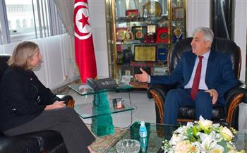   تونس و كندا يبحثان سبل تطوير التعاون العسكري بين البلدين