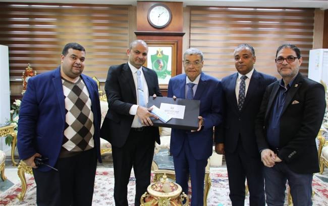 محافظ المنيا يستقبل وفد البنك الزراعي المصري لبحث دعم الفقراء بقرى حياة كريمة 