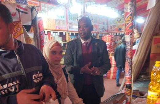 وكيل تموين القليوبية يجري زيارة ليلية مفاجئة لمعرض "أهلا رمضان" بـ شبرا الخيمة