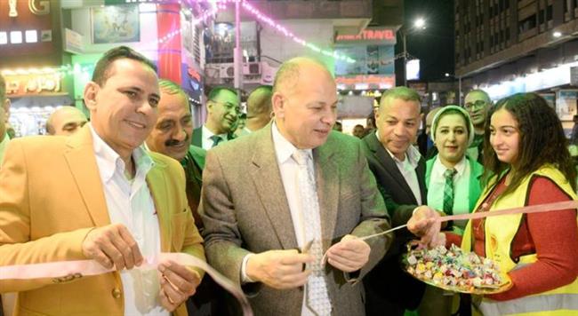 افتتاح معرض بيع السلع الغذائية بأسعار مخفضة بحي غرب أسيوط