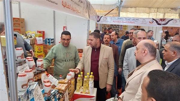 البحيرة .. افتتاح معرضان لبيع السلع الغذائية بأسعار مخفضة