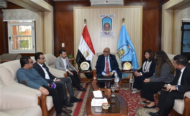 رئيس جامعة الأقصر يشهد توقيع بروتوكول تعاون بين كلية الفنون الجميلة ومؤسسة "إي إف جي" التنموية