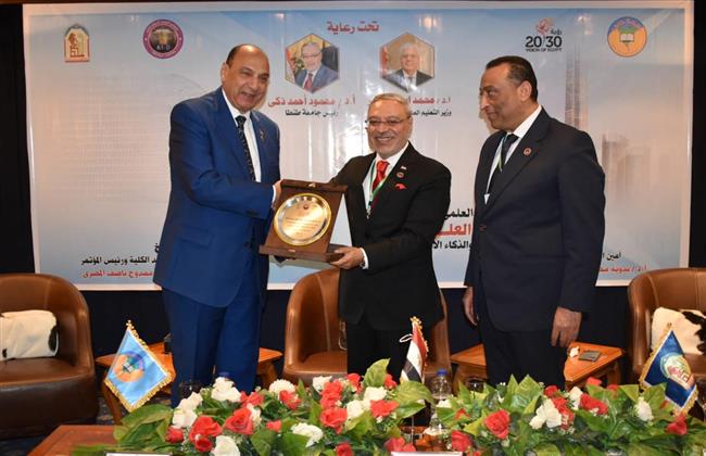 رئيس جامعة طنطا يشارك بمؤتمر كلية الأداب الدولي الثالث بشرم الشيخ 