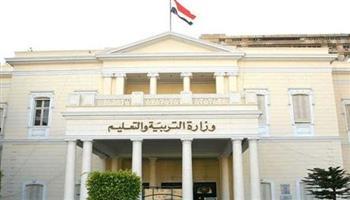 "التعليم": إحالة مدرس للتحقيق واستبعاده من المدرسة في واقعه ضرب طالب