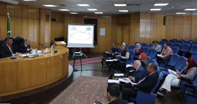 محافظ المنيا يناقش عددا من الملفات لدعم الصناعة ودفع عجلة الاستثمار