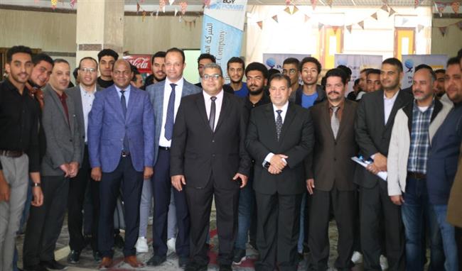رئيس جامعة جنوب الوادي يفتتح الملتقى الأول لـ الطاقة الشمسية بكلية الهندسة