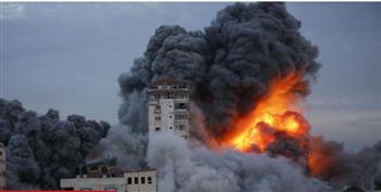   قصف تلو الآخر.. الاحتلال يدمر منطقة دير البلح في غزة بغارة عنيفة