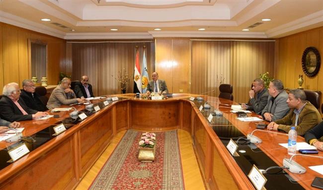 محافظ أسيوط يعقد اجتماعا لمتابعة جهود الموجة الـ 22 لإزالة التعديات على أملاك الدولة 