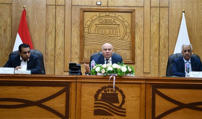 محافظ قنا: اتخاذ الإجراءات القانونية تجاه المتعدين على الأراضي الزراعية