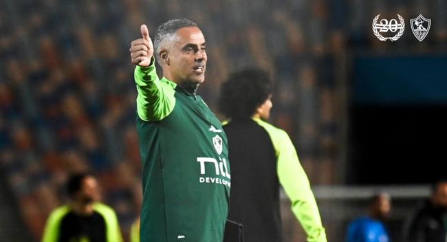 كأس مصر .. جوميز يلقي محاضرة فنية للاعبي الزمالك داخل فندق الإقامة