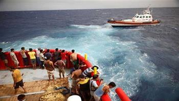   إيطاليا : السلطات ترغم سفينة إنقاذ على توزيع 261 مهاجراً بين روما و جنوة