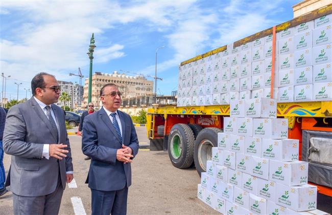 محافظ الإسكندرية يتفقد قافلة بنك الطعام المصري لدعم أهالي بشاير الخير