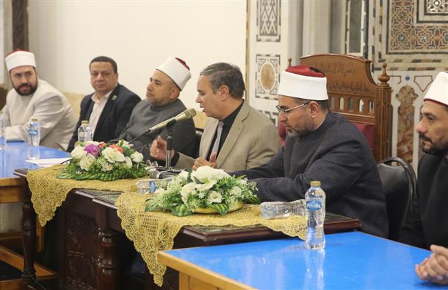 المشرف على الأروقة ومدير الجامع الأزهر يبحث مع مديري الإدارات الفرعية سير العمل