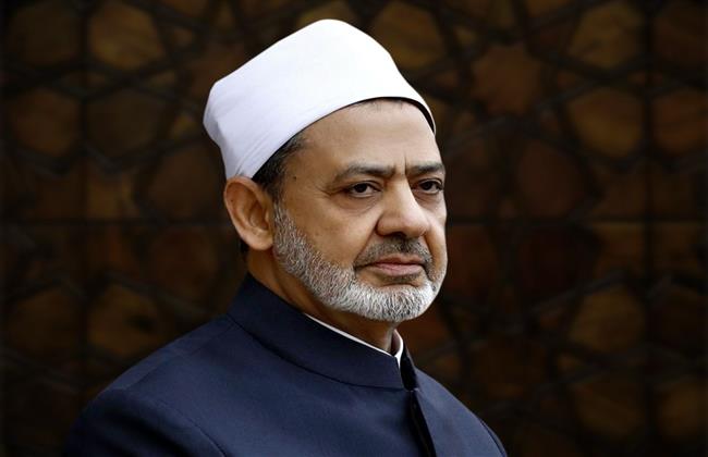 شيخ الأزهر يعزي وزير الصحة في وفاة والده