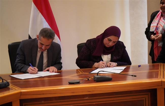 محافظ الغربية ووزيرة التضامن يوقعان عقدًا لإنشاء مقر لـ بنك ناصر الاجتماعي بـ طنطا