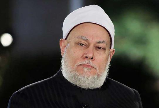 علي جمعة: تحية العلم ليست بدعة وإنما لتربية النفس على حب الوطن 