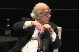 مكتشف أسرار الكون .. وفاة العالم الفيزيائي البريطاني الحائز على نوبل بيتر هيجز عن 94 عاما