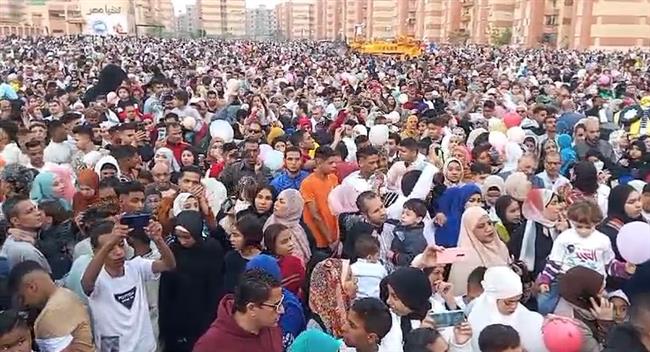 شاهد| تنظيم أكبر مهرجان للسعادة بمدينة بدر 