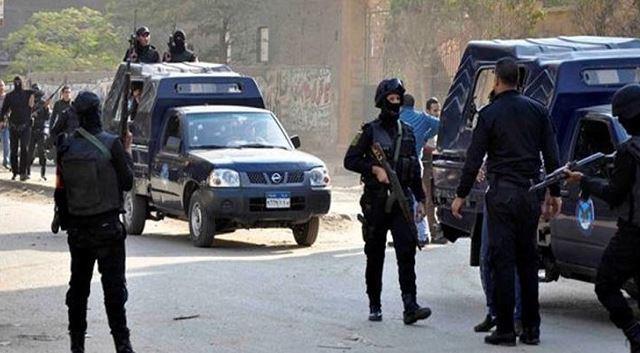 القبض على 8 أشخاص بتهمة الاتجار في المخدرات 