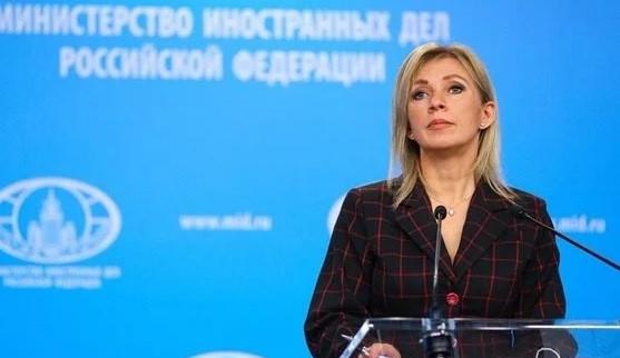 زاخاروفا: موسكو تطالب بالتحقيق في الهجوم على سفارتها في ليتوانيا