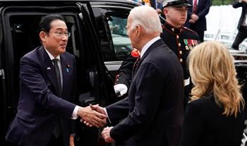   أول زيارة رسمية.. "بايدن" يستقبل رئيس الوزراء الياباني بـ البيت الأبيض 