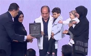 أسر شهداء الشرطة: اهتمام الرئيس السيسي الدائم بنا يدخل الفرحة والسرور على قلوبنا