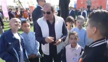   الرئيس السيسي يشارك أسر وأبناء الشهداء احتفالية عيد الفطر المبارك