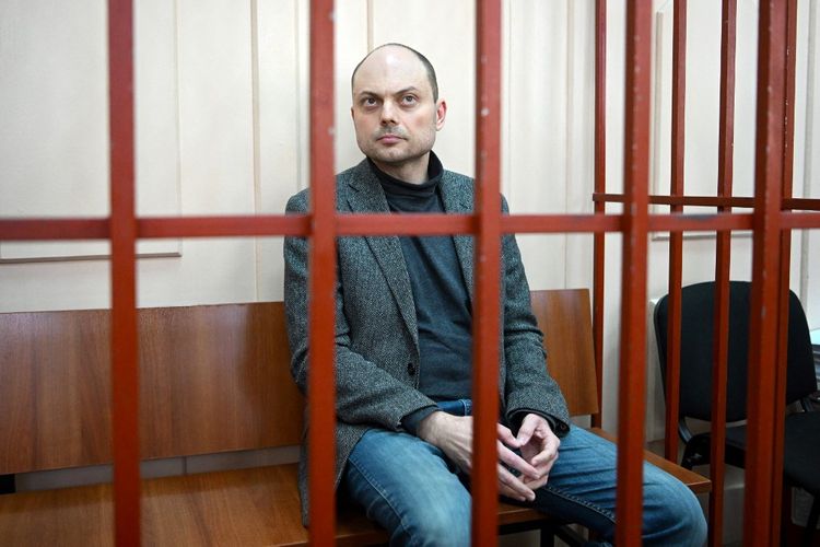 أمريكا تطالب روسيا بإطلاق سراح الناشط فلاديمير كارا مورزا