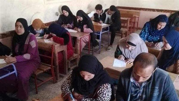 فتح 237 فصلا لمحو الأمية وفحص وعلاج 1651 مواطنا بمحافظة المنيا