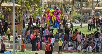   المواطنون يتوافدون على الحدائق والمتنزهات خلال ثالث أيام عيد الفطر المبارك