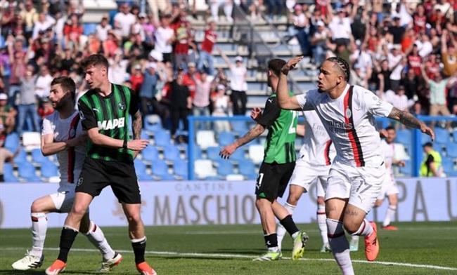 الدوري الإيطالي .. ميلان يتعادل مع ساسولو 3-3