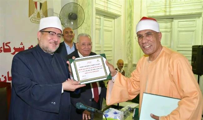 تكريم خاص للشيخ عبد الفتاح الطاروطي من وزارة الأوقاف