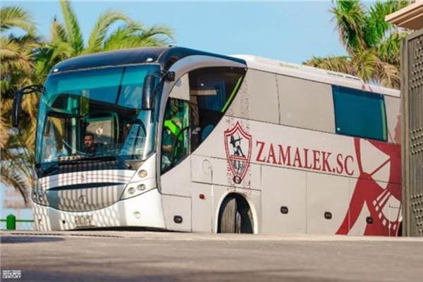 الدوري المصري .. حافلة الزمالك تصل إلى ستاد القاهرة استعداداً للقاء الأهلي
