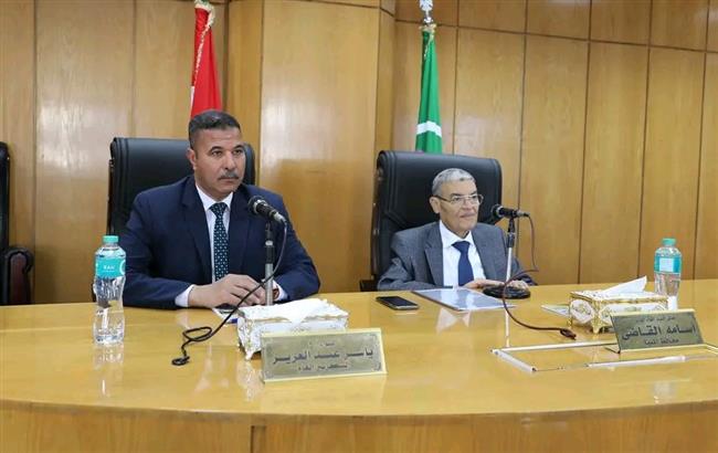خلال ترؤسه اللجنة العليا للقمح .. محافظ المنيا يوجه بتيسير عمليات التوريد