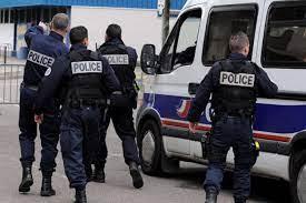   فرنسا تعزز الأمن أمام دور العبادة والمدارس اليهودية